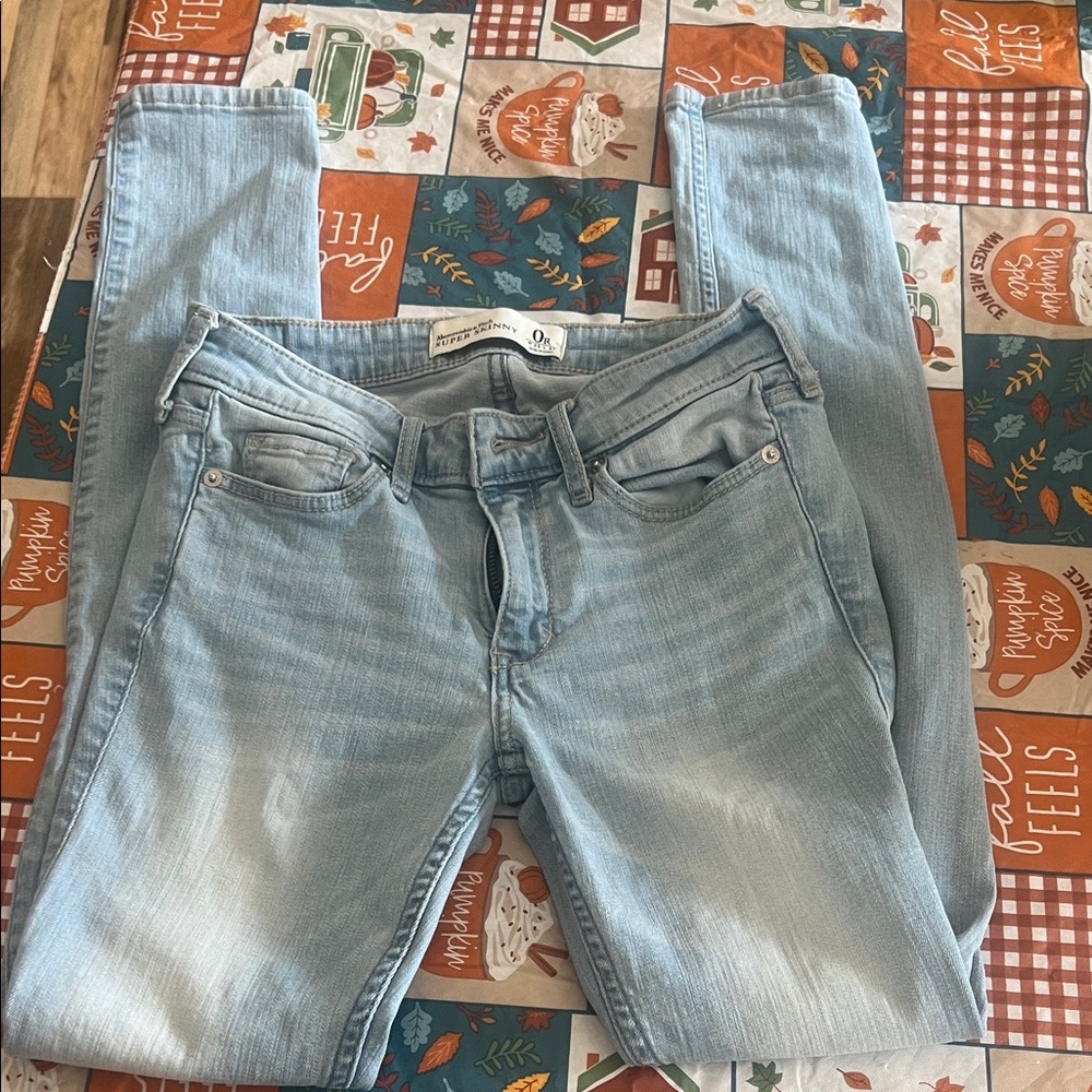 Abercrombie Light Blue leggings
Super skinny!